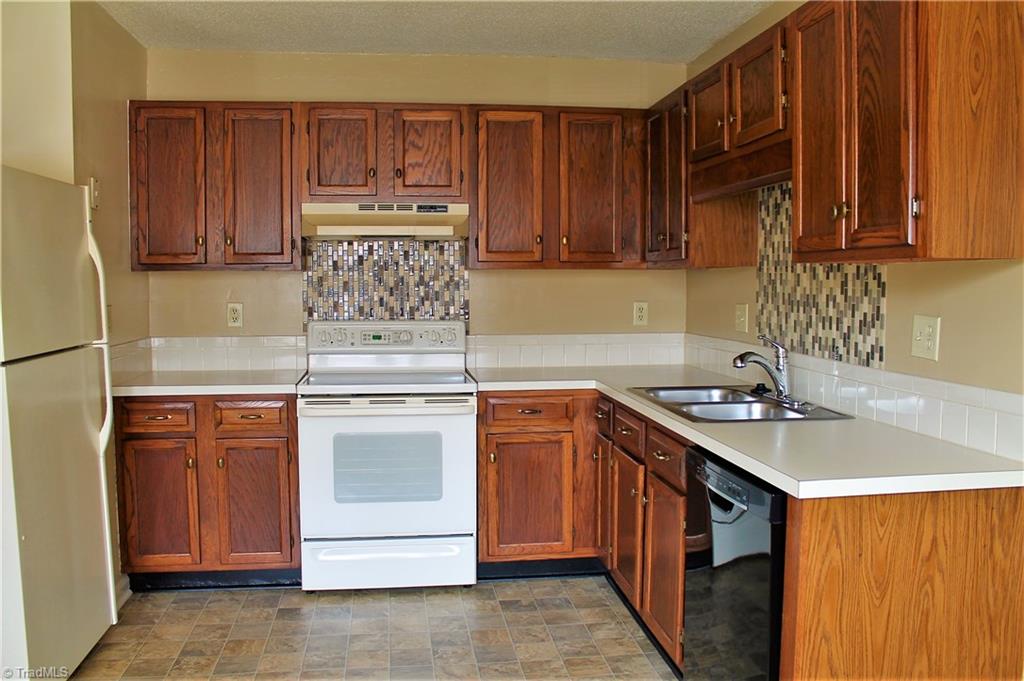447 James Court High Point, NC 27265 - Photo 2 of 20 Gallery Image 2