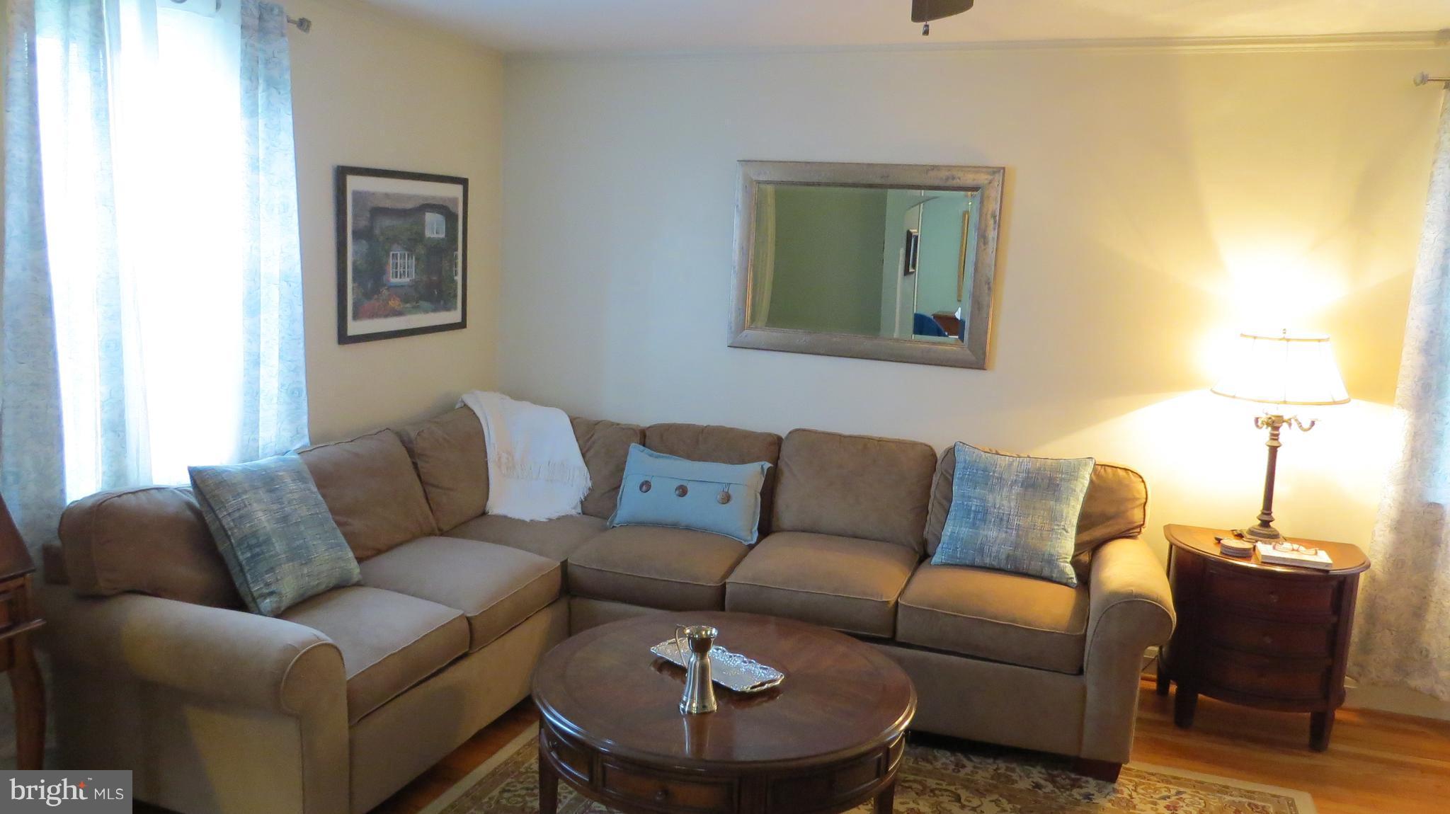 2910 Church Road Baltimore, MD 21234 - Photo 4 of 30 Living Room