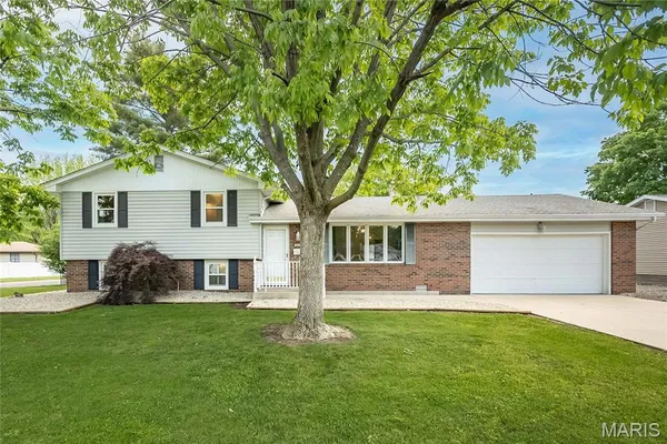 $275,000 | 301 Wyoming Street, Bethalto, IL 62010