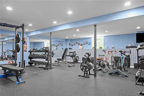 $900,000 | 23 Crest Circle, Smithfield, RI 02917