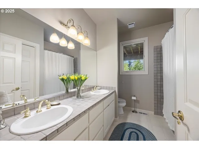 $1,775,000 | 1093 Tyndall Court, Lake Oswego, OR 97034