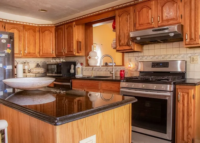 $849,999 | 4 Robinette Road, Stoughton, MA 02072