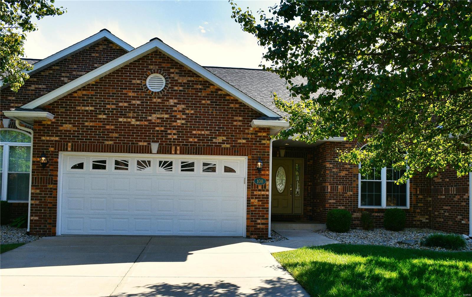 108 Summit Ridge Maryville, IL 62062 - Photo 1 of 36 Gallery Image 1