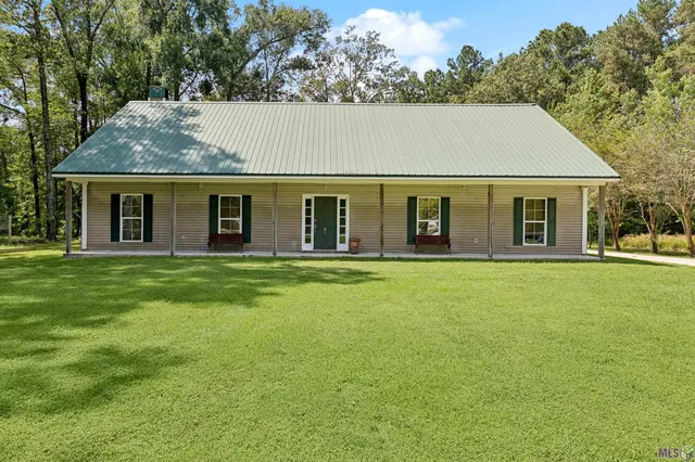 $326,000 | 15115 Peairs Road, Pride, LA 70770