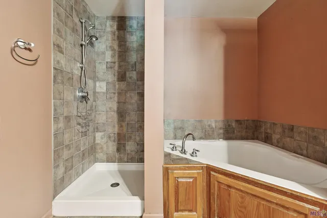 $326,000 | 15115 Peairs Road, Pride, LA 70770