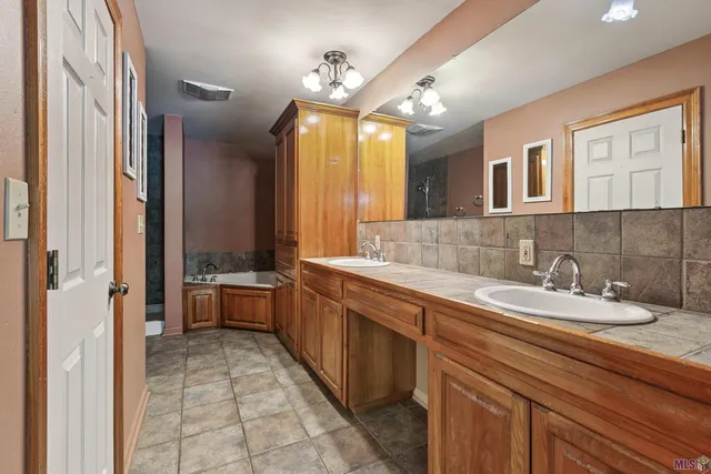 $326,000 | 15115 Peairs Road, Pride, LA 70770