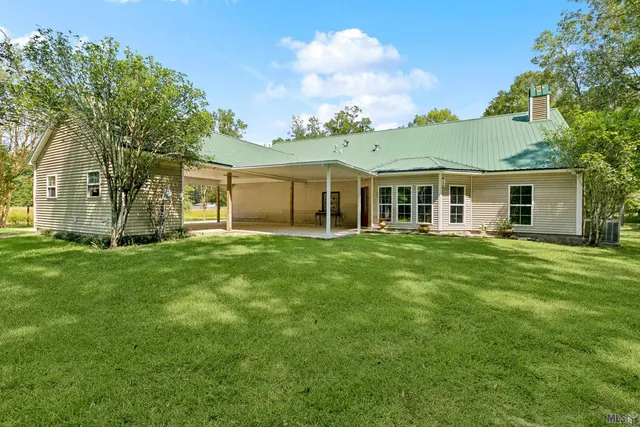 $326,000 | 15115 Peairs Road, Pride, LA 70770