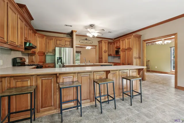 $326,000 | 15115 Peairs Road, Pride, LA 70770