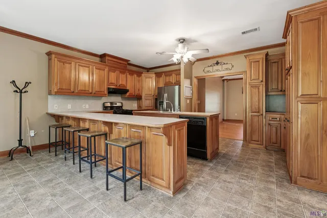 $326,000 | 15115 Peairs Road, Pride, LA 70770