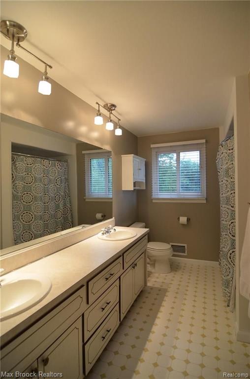 2183 Wayward Drive Rochester Hills, MI 48309 - Photo 35 of 44