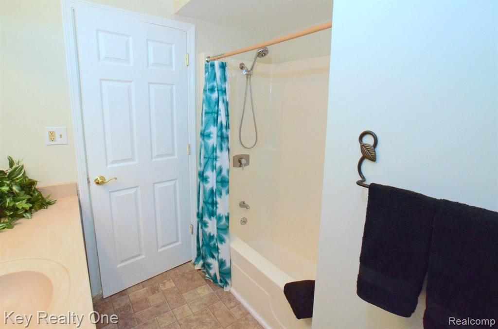 1202 Lear Court Rochester Hills, MI 48307 - Photo 11 of 19