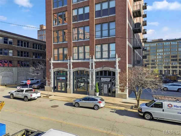$199,999 | 1627 Locust Street, Unit 305, St. Louis, MO 63103