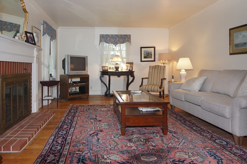95 Craftsland Road Brookline, MA 02467 - Photo 3 of 27 Gallery Image 3
