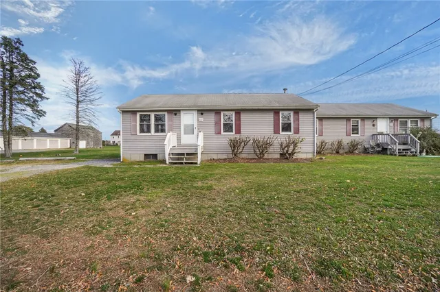 $2,400 | 355 Bristol Ferry Road, Unit 1, Portsmouth, RI 02871