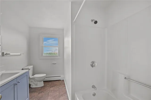 $2,400 | 355 Bristol Ferry Road, Unit 1, Portsmouth, RI 02871