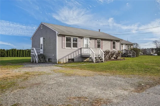 $2,400 | 355 Bristol Ferry Road, Unit 1, Portsmouth, RI 02871