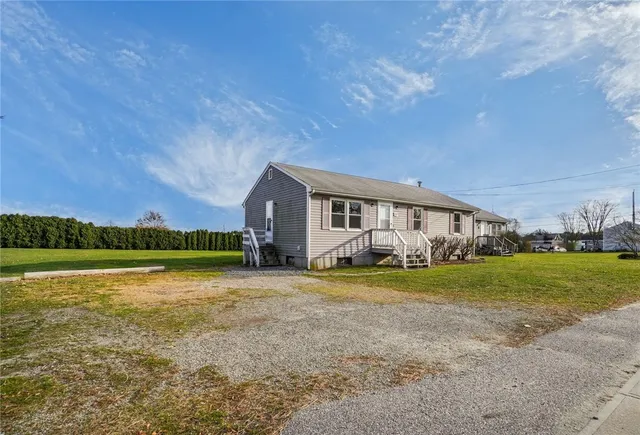 $2,400 | 355 Bristol Ferry Road, Unit 1, Portsmouth, RI 02871