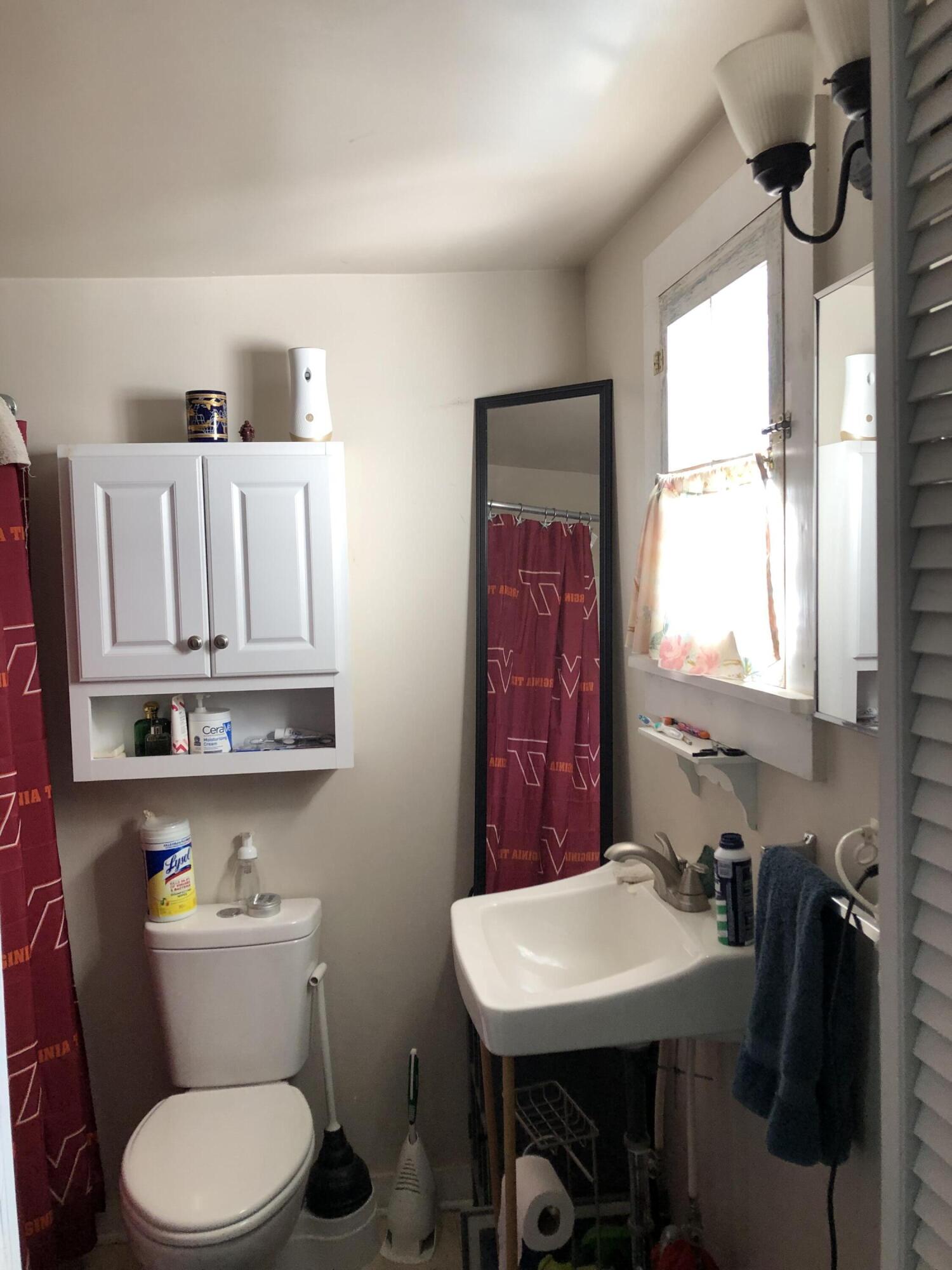 3716 Ventnor Road Southeast Roanoke, VA 24014 - Photo 12 of 26 a bathroom with a toilet a sink and a window