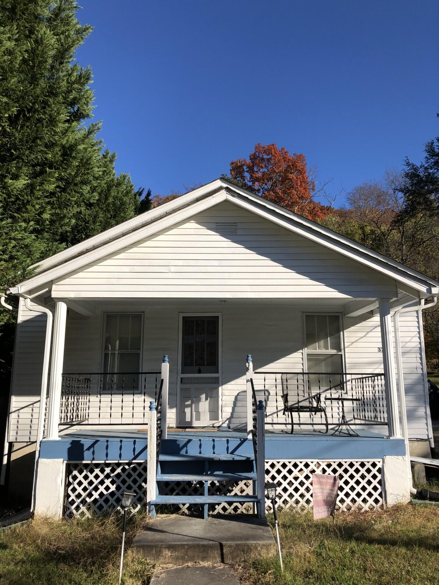 3716 Ventnor Road Southeast Roanoke, VA 24014 - Photo 2 of 26 a front view of a house