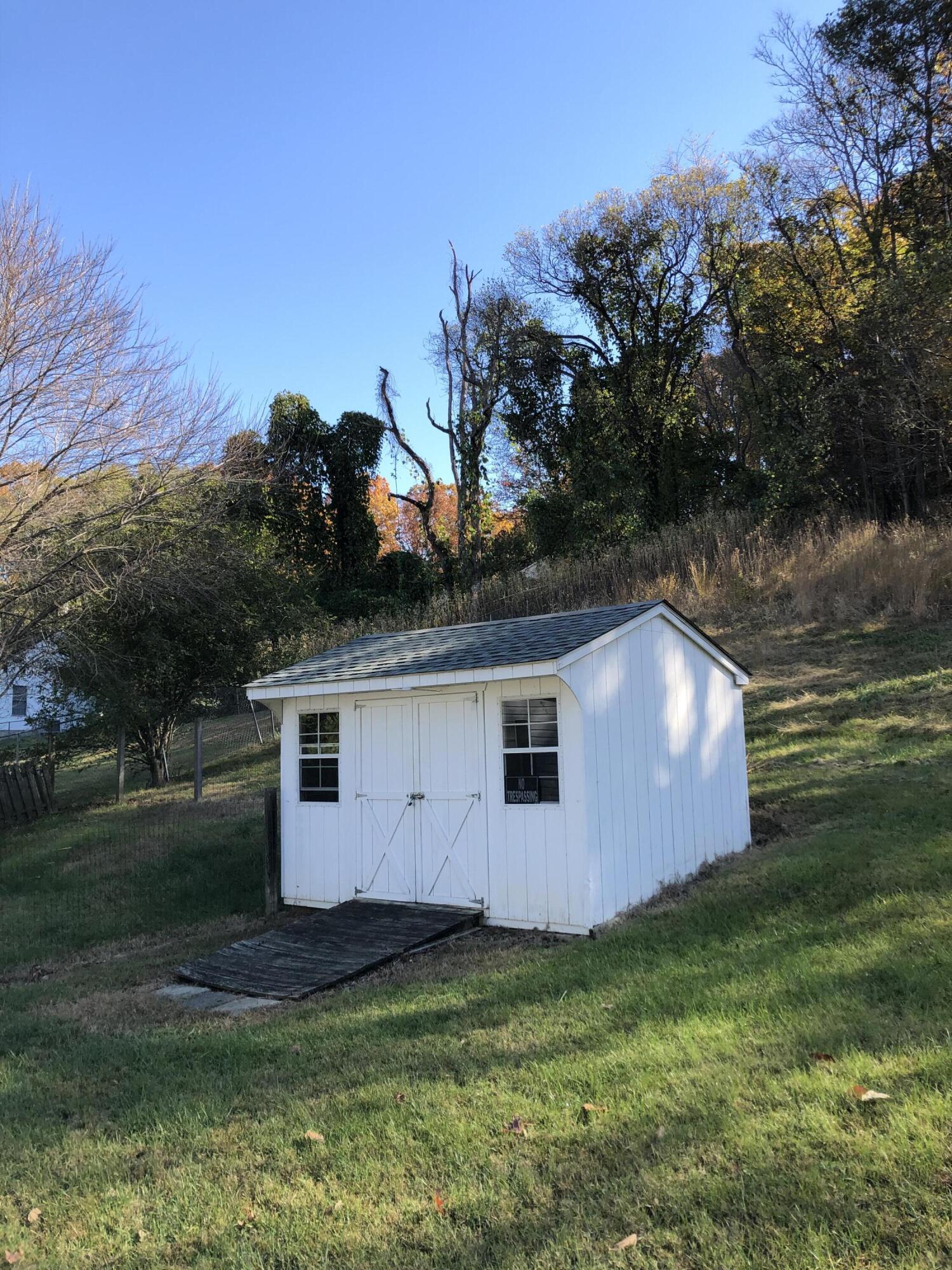 3716 Ventnor Road Southeast Roanoke, VA 24014 - Photo 23 of 26 a backyard of a house with lots of green space
