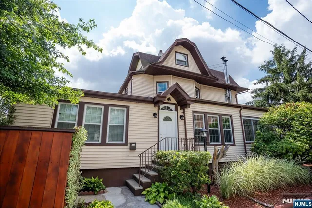 $1,900 | 325 Valley Brook Avenue, Lyndhurst, NJ 07071