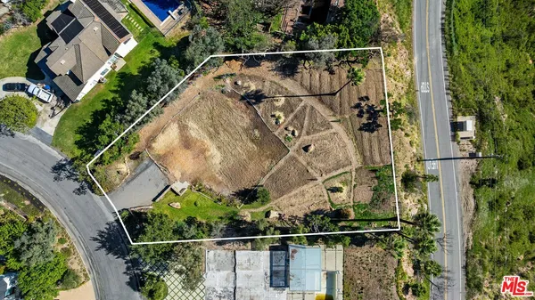 an aerial view of a house having yard