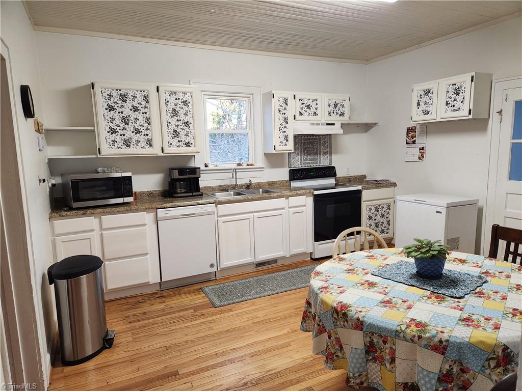 119 Salmon Street Elkin, NC 28621 - Photo 11 of 30