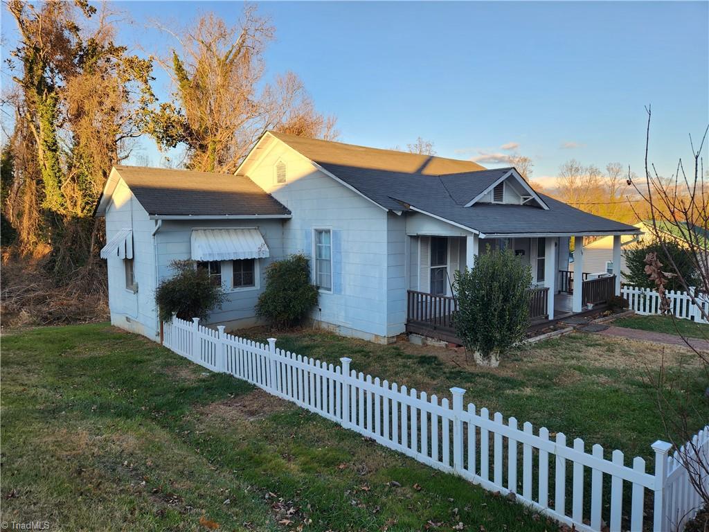 119 Salmon Street Elkin, NC 28621 - Photo 2 of 30