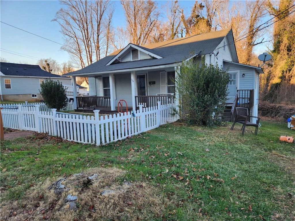 119 Salmon Street Elkin, NC 28621 - Photo 3 of 30