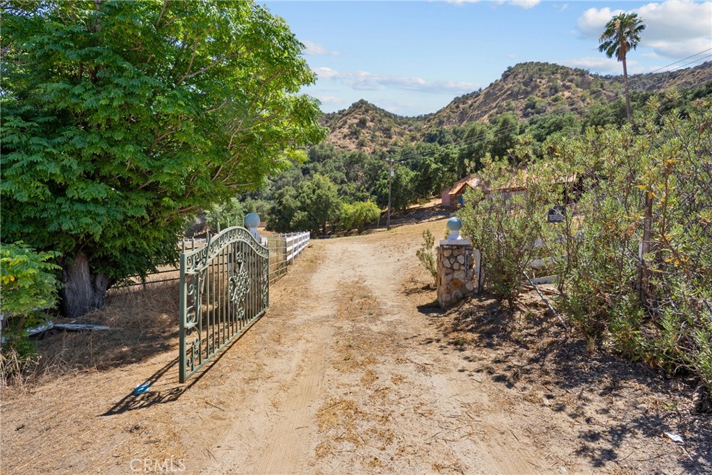 27772 Parker Road Castaic, CA 91384 - Photo 10 of 31