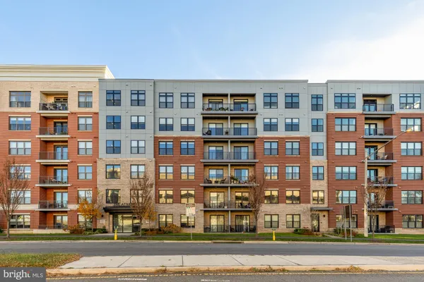 $779,000 | 9555 Saintsbury Drive, Unit 503, Fairfax, VA 22031