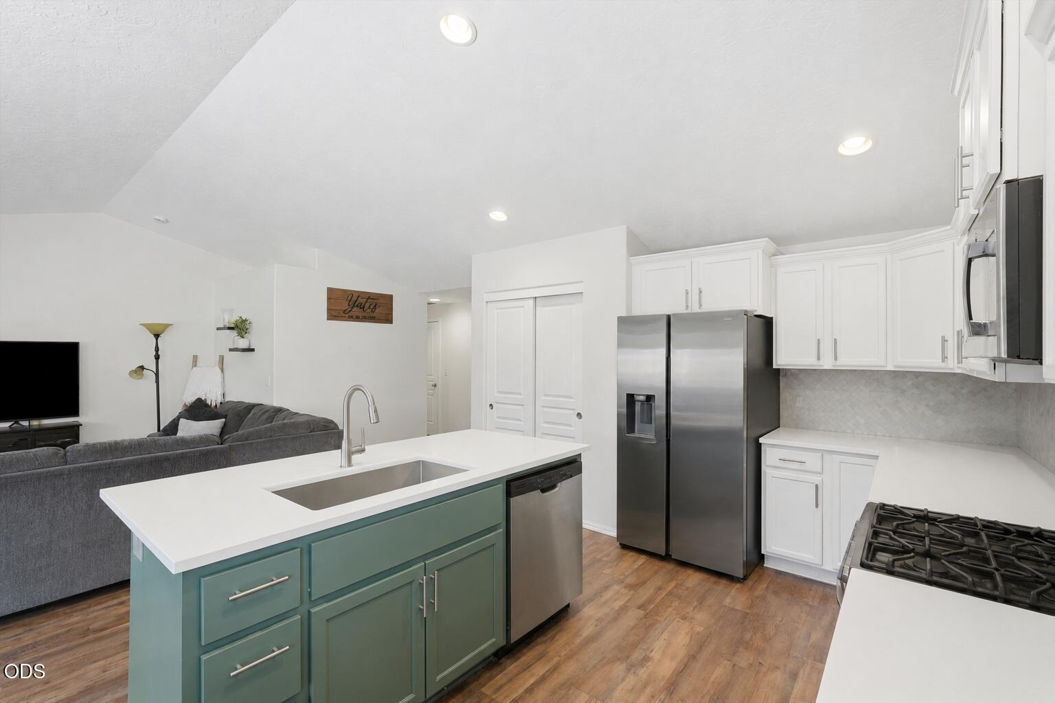222 Southwest 33rd Drive Redmond, OR 97756 - Photo 5 of 26
