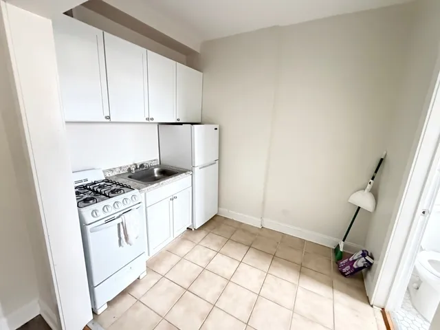 $1,450 | 839 West Sheridan Road, Unit 209, Chicago, IL 60613