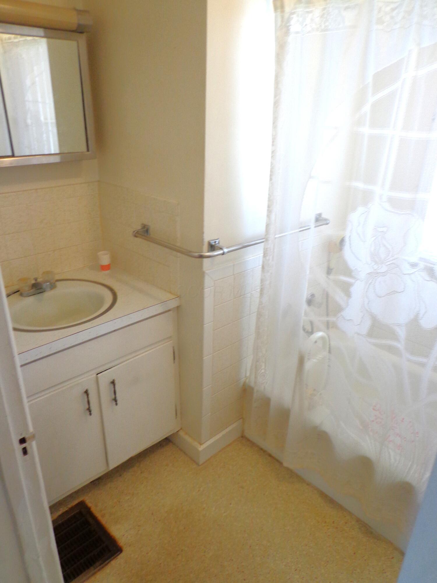 320 Witte Street Lancaster, OH 43130 - Photo 11 of 20 full bath