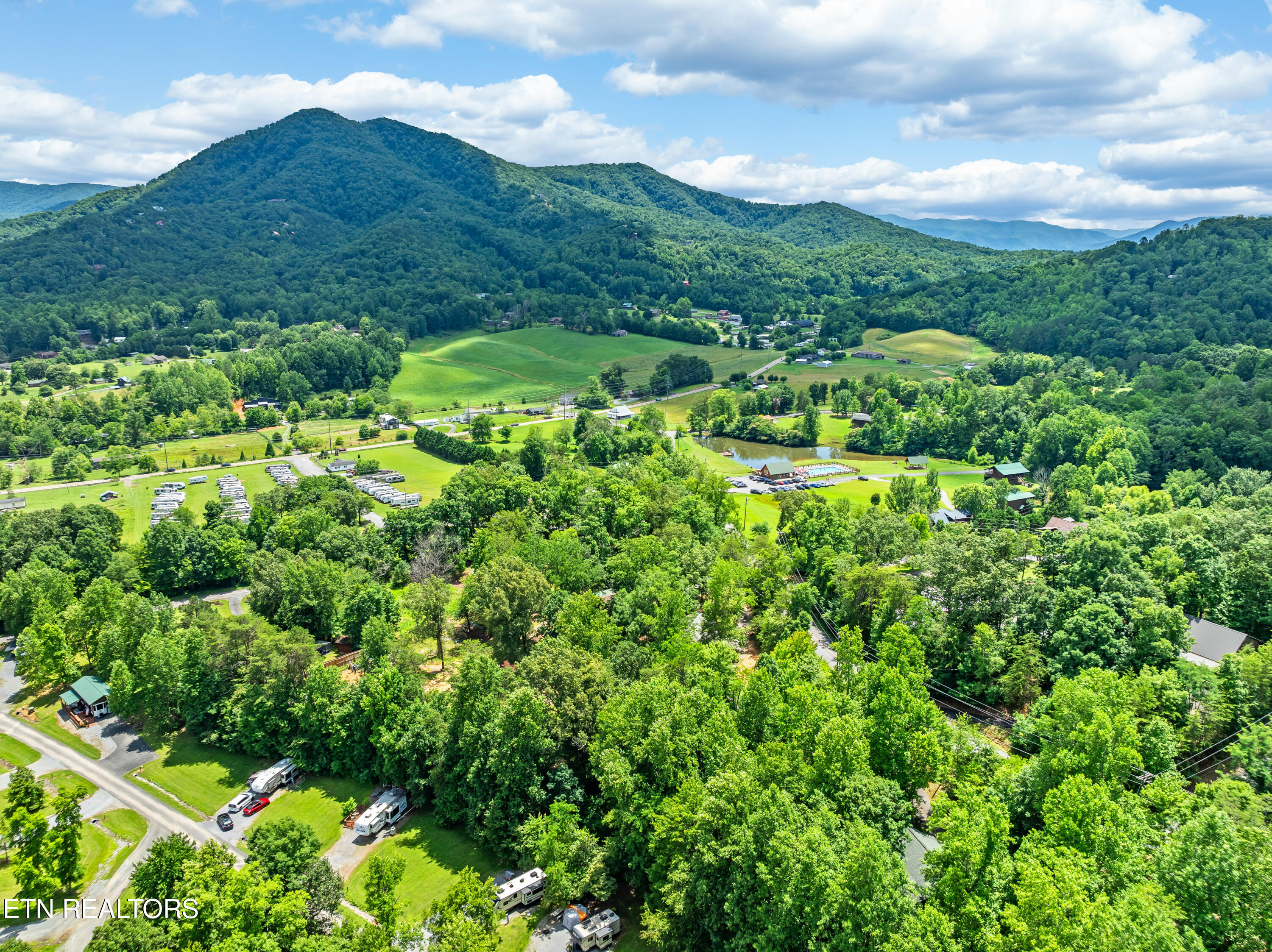 3123 Happy Hollow Road Sevierville, TN 37862 - Photo 4 of 24 3123 Happy Hollow-38