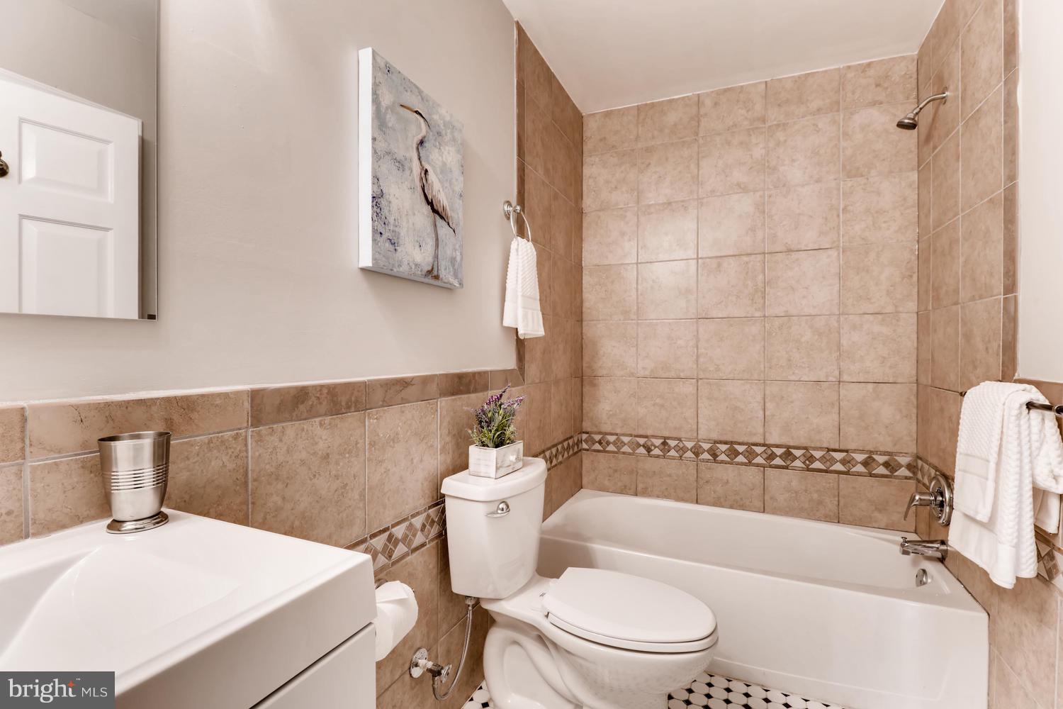 2315 Eastern Avenue Baltimore, MD 21224 - Photo 13 of 30 2nd Level Bath