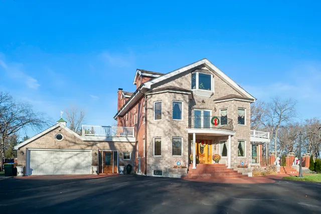 $1,150,000 | 300 North Bradley Road, Libertyville, IL 60048
