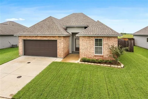 $285,000 | 324 Ashton Oaks Lane, Luling, LA 70070