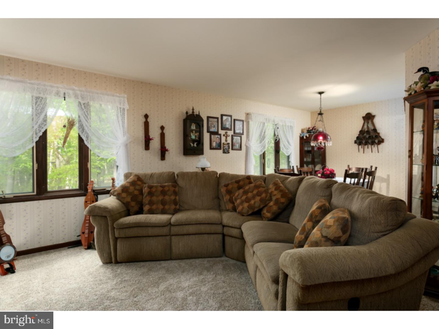 423 Carranza Road Tabernacle, NJ 08088 - Photo 3 of 24 Living Room