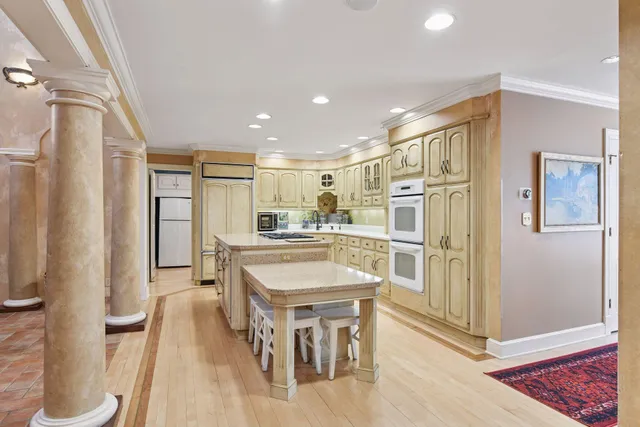 $7,995 | 3 Edina Court, Edina, MN 55424