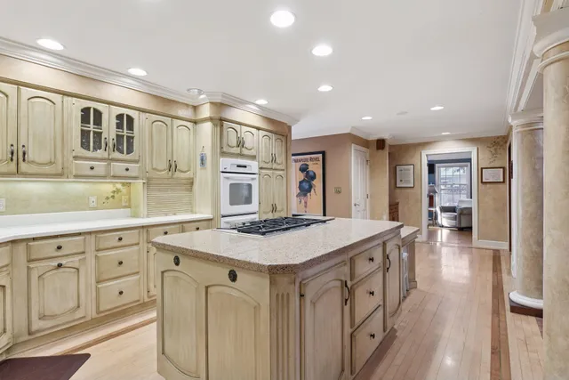 $7,995 | 3 Edina Court, Edina, MN 55424