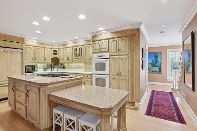 $7,995 | 3 Edina Court, Edina, MN 55424