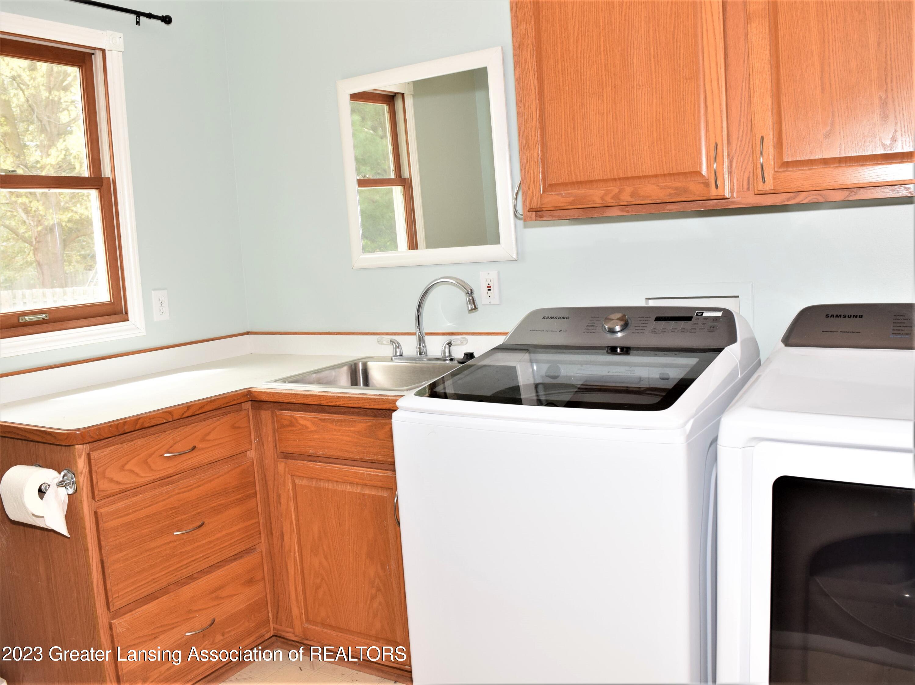 9129 Riverside Drive Grand Ledge, MI 48837 - Photo 16 of 55 DSC_0035