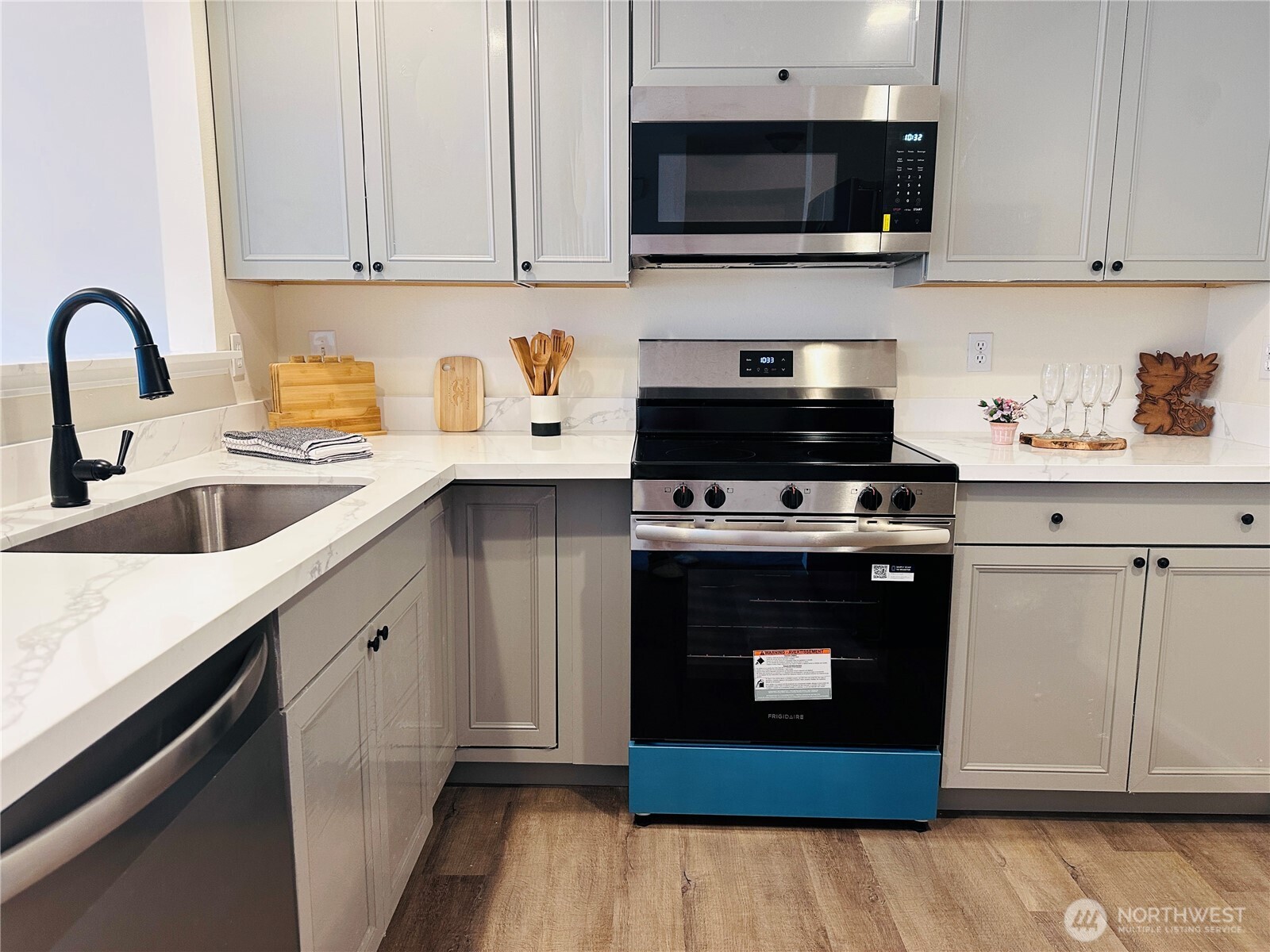 8828 238th Street Southwest, Unit D1 Edmonds, WA 98026 - Photo 9 of 40