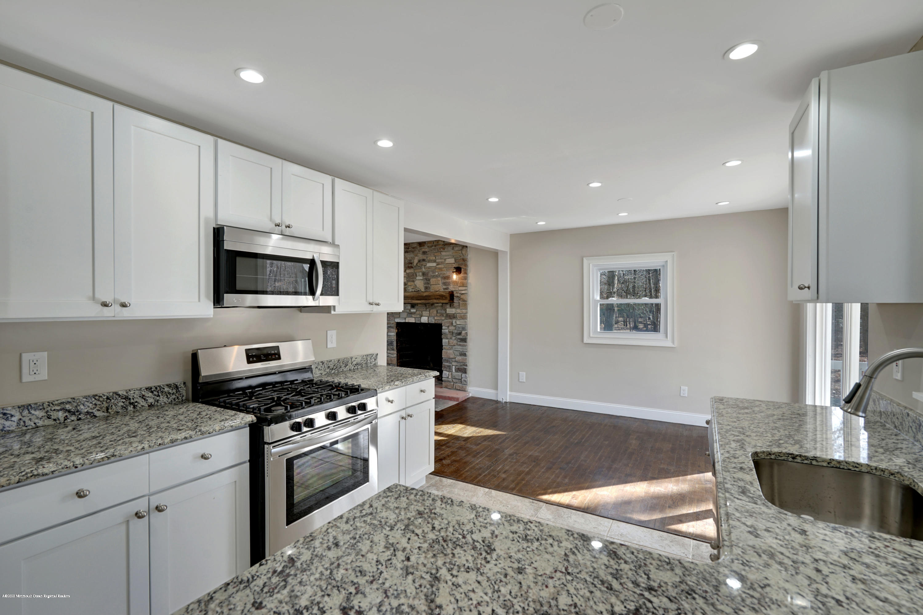 464 Toms River Road Jackson, NJ 08527 - Photo 4 of 34 Tiled Ceramic Flooring