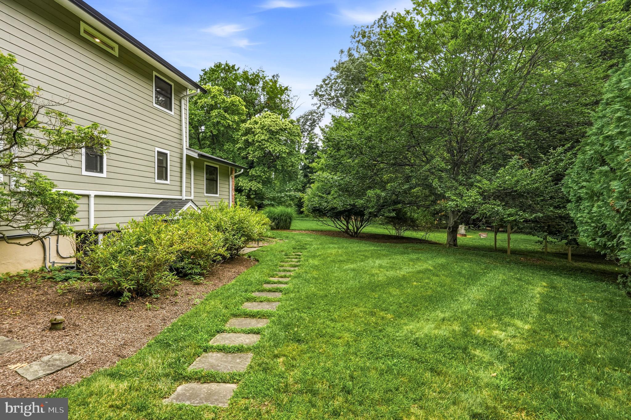 749 Bair Road Berwyn, PA 19312 - Photo 77 of 86 side yard