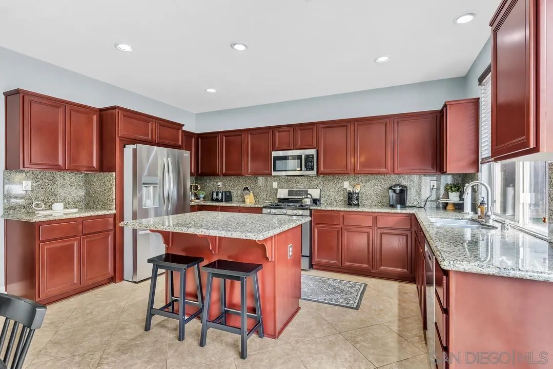 1084 Greenway Road Oceanside, CA 92057 - Photo 4 of 21