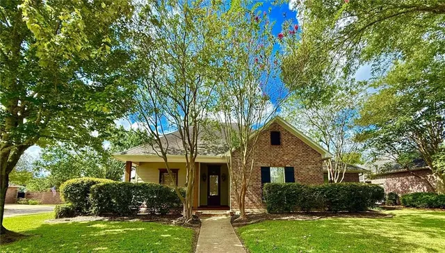 $452,000 | 358 West Shore Drive, Alexandria, LA 71303