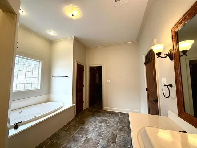 $452,000 | 358 West Shore Drive, Alexandria, LA 71303