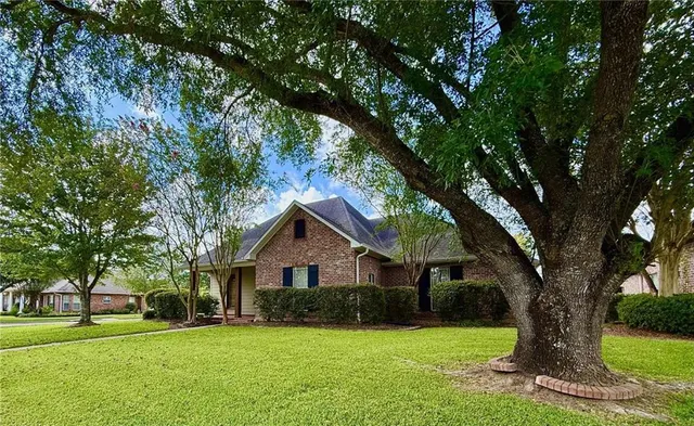 $452,000 | 358 West Shore Drive, Alexandria, LA 71303